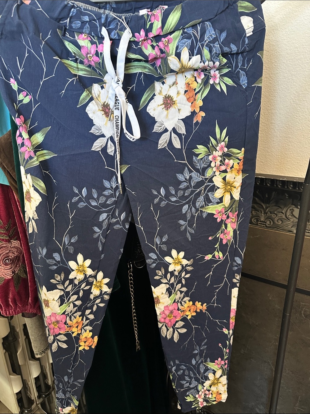 Woman size M pants elastic waist